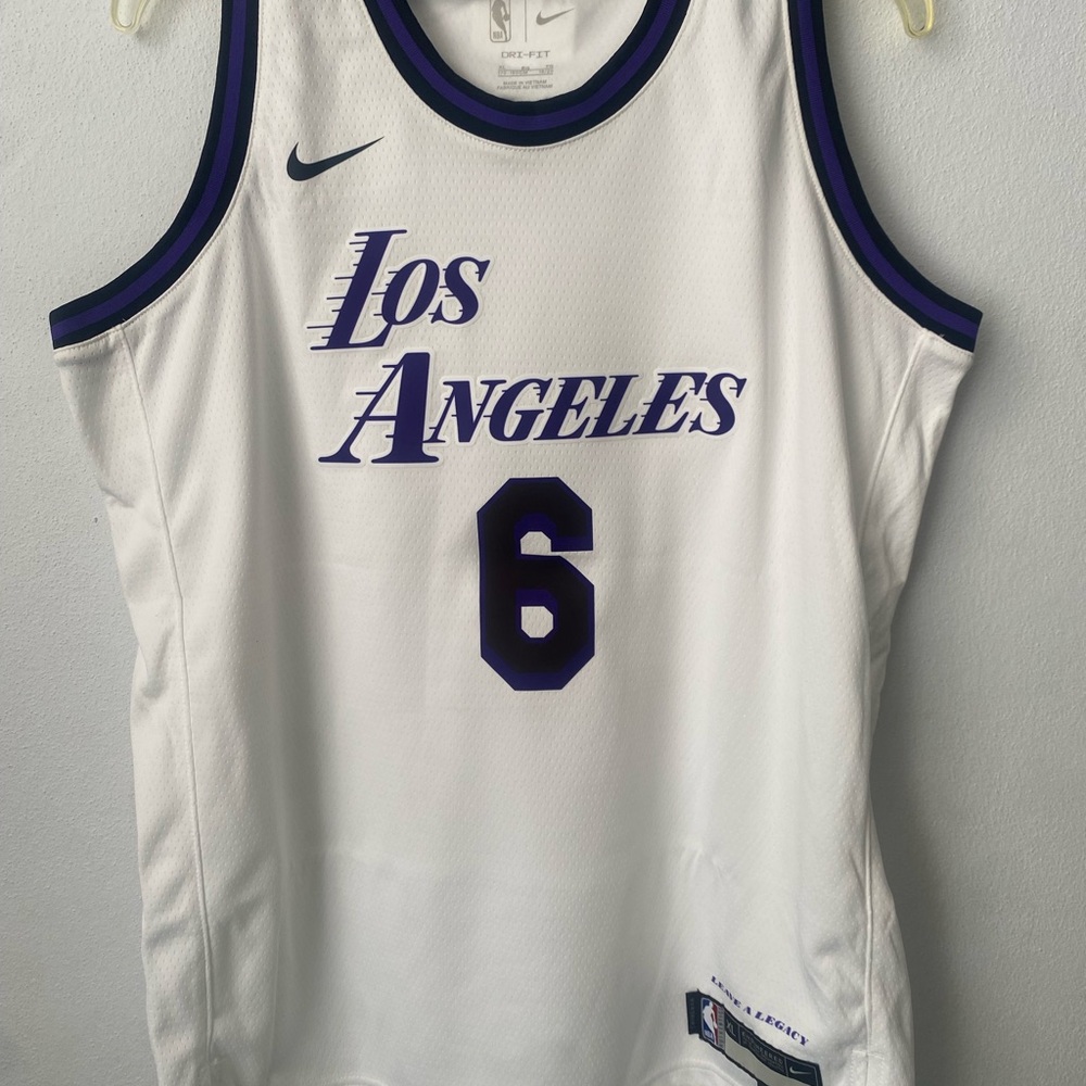 Nike LeBron James Los Angeles Lakers Basketball Jersey #6 NWT Size Youth XL